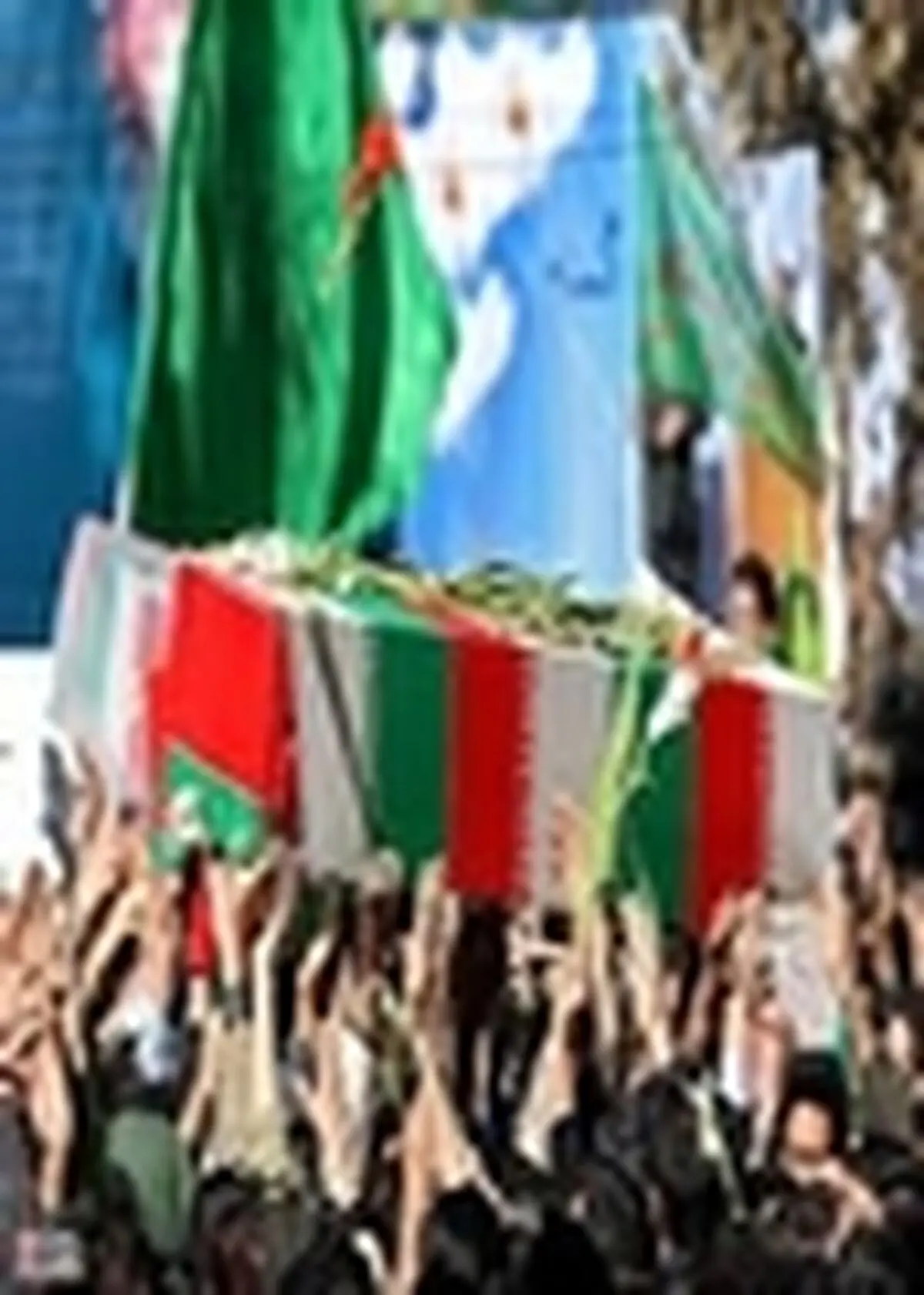 پیکر دو شهید گمنام دفاع مقدس در کنگره ملی سرداران و ۲۵۰۰ شهید نجف آباد تشییع شد