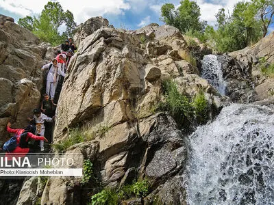 گردشگران تابستانی در گنجنامه همدان