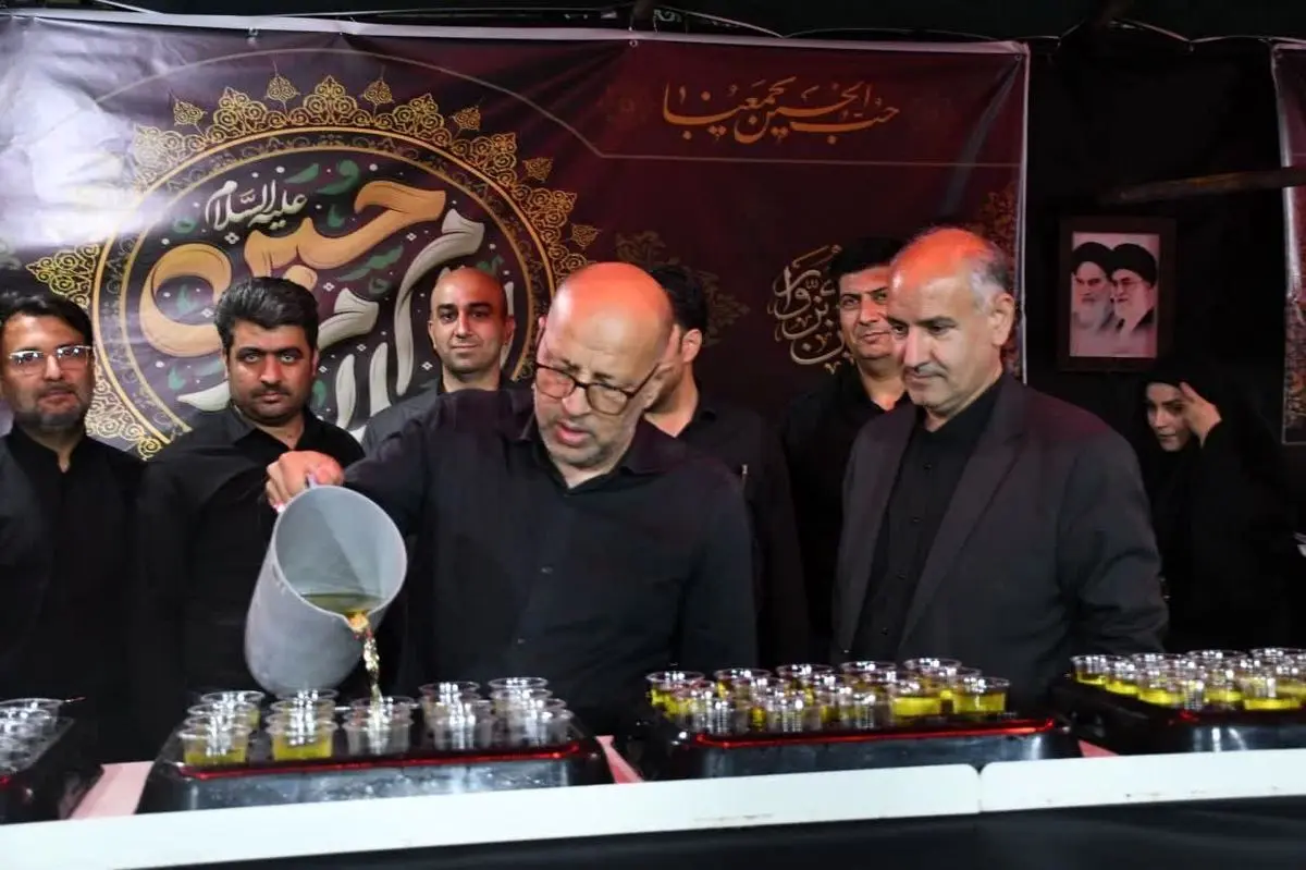 بازدید معاون پارلمانی وزارت اقتصاد از موکب بیمه ایران در مراسم تدفین پیکر مطهر امام شهید در مشهد
