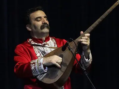 عاشیق مهدی‌پور با"کوراغلو" و شادیانه‌های آذری به تالار وحدت می‌آید