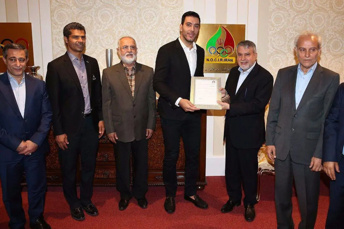 جای خالی مسئولان بسکتبال در مراسم تقدیر صالحی امیری از ساهاکیان!