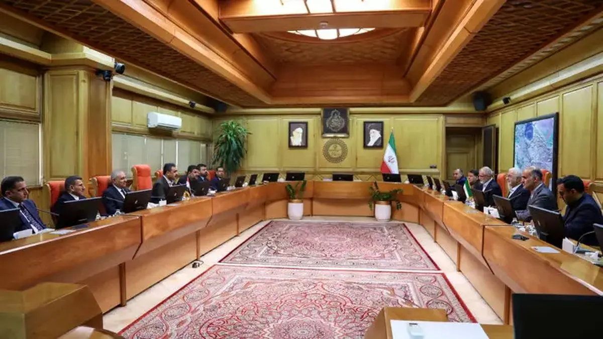 تأکید ایران و عراق بر تقویت روابط اقتصادی و مرزی/ امضای سند ۲۱بندی همکاری