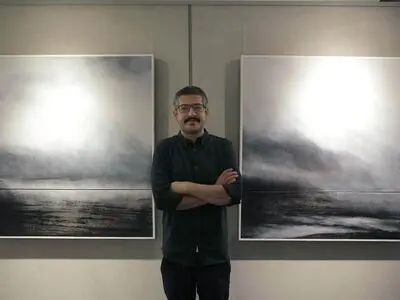 سفر به‌ جای دیگر در یک نمایشگاه نقاشی