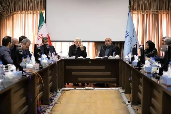 توزیع قدرت و امکانات به مردم واگذار شود/ نمی‌توان برای نگهداشت مردم با شعار عمل کرد