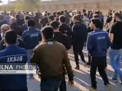 اعتراض صنفی کارگران گروه ملی فولاد اهواز/ همکاران‌مان باید به کار بازگردند
