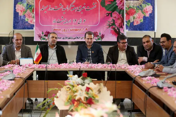 جشنواره گل و گلاب در میمند فارس برگزار می شود