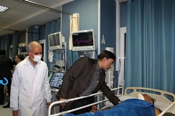 عیادت رییس دانشگاه علوم پزشکی کرمان از مصدومان سانحه بالگرد وزیر ورزش