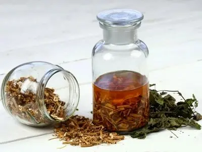 ۷ فایده مهم عرق شش گیاه