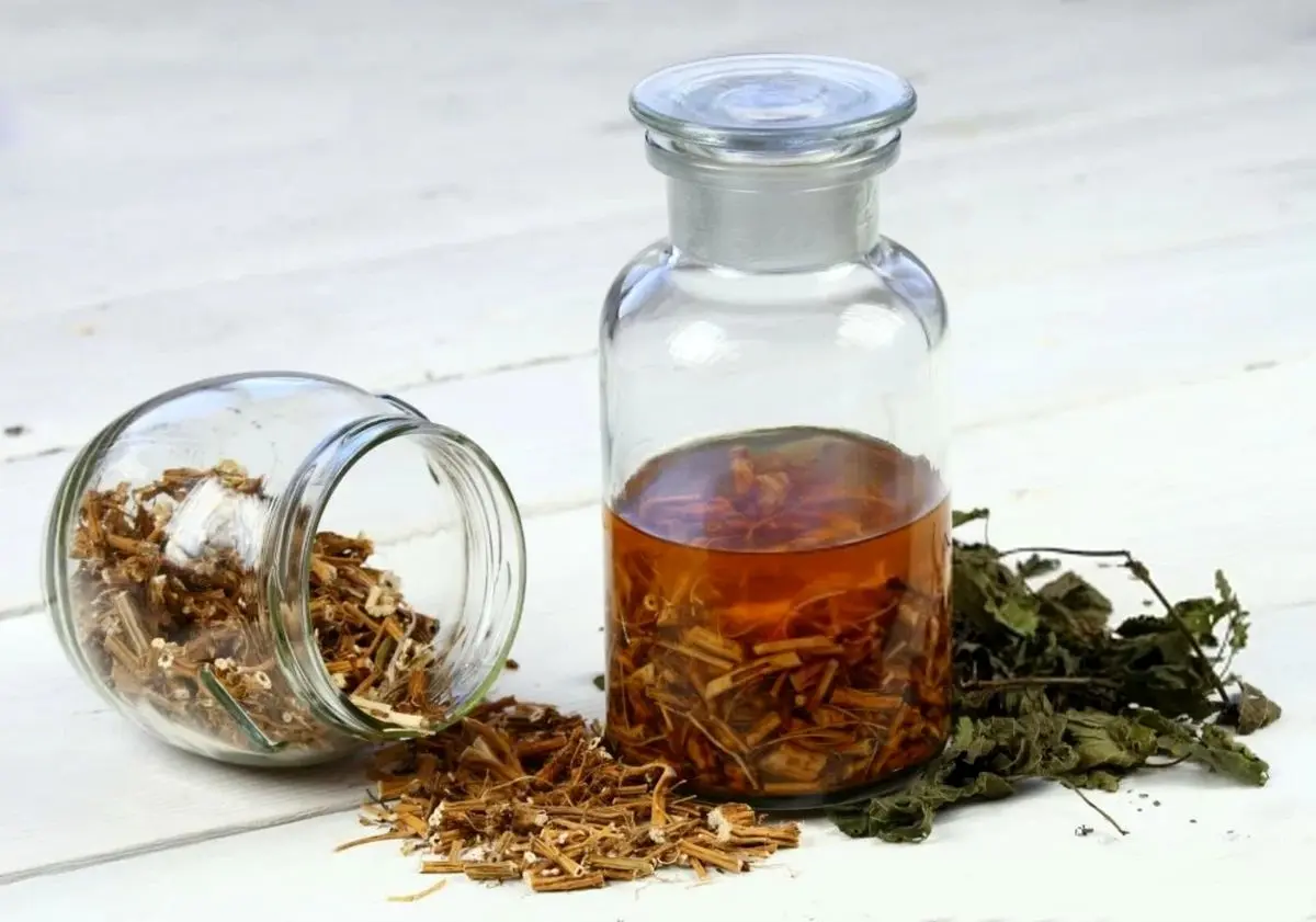 ۷ فایده مهم عرق شش گیاه