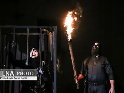 دموکراسی سفارشی 