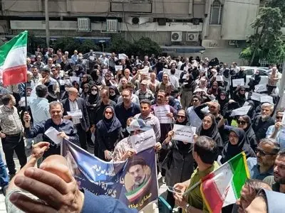تجمع کارمندان دانشگاه‌های کشور مقابل سازمان اداری و استخدامی