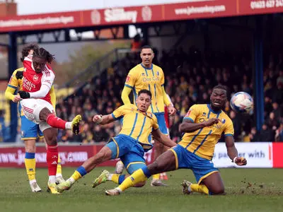 منسفیلد 1-2 آرسنال: ادامه رویای چهارگانه توپچی‌ها با شلیک ازه