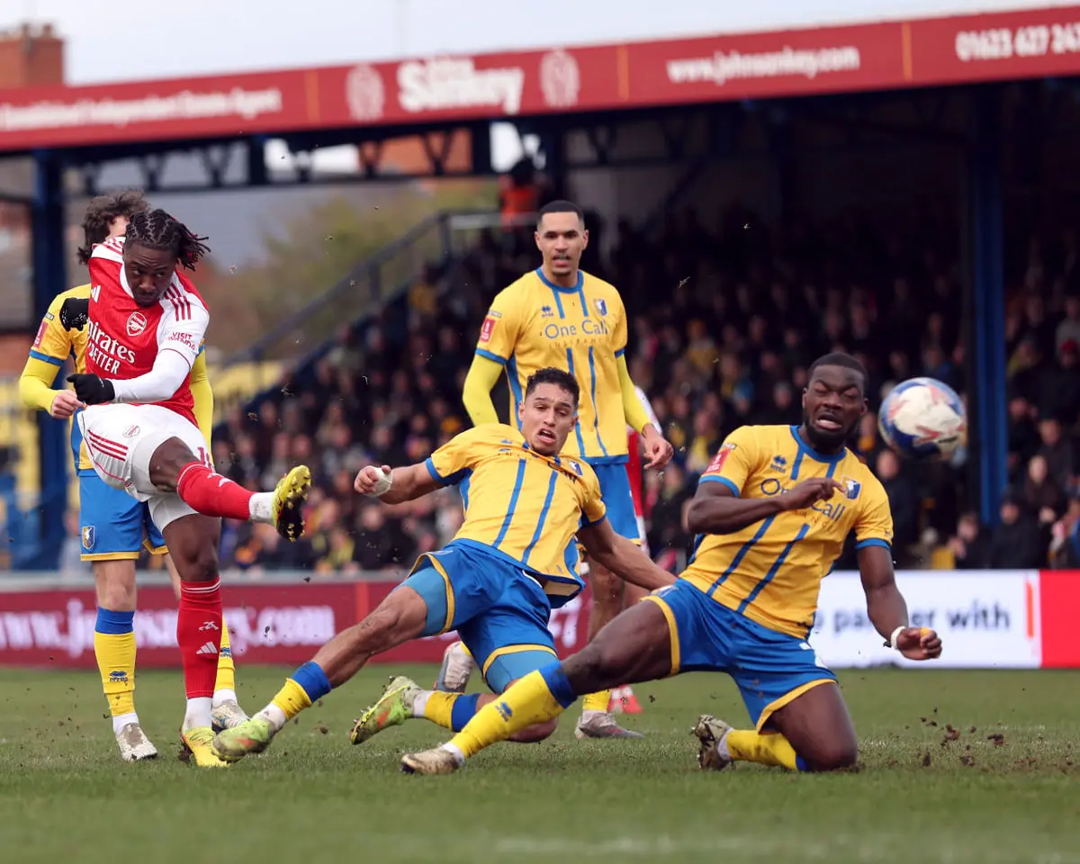 منسفیلد 1-2 آرسنال: ادامه رویای چهارگانه توپچی‌ها با شلیک ازه