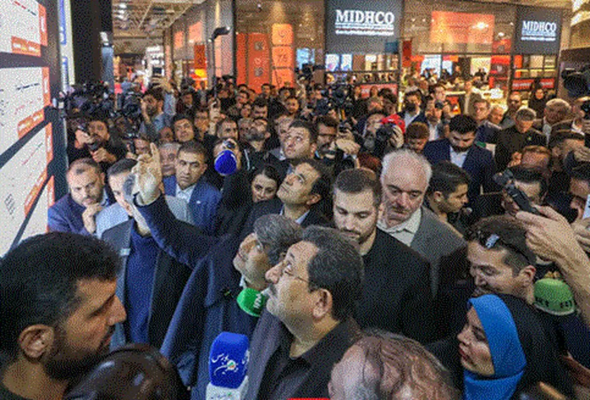 بازدید وزیر صمت از پاویون گروه فولادمبارکه در بیست‌ودومین نمایشگاه ایران متافو
