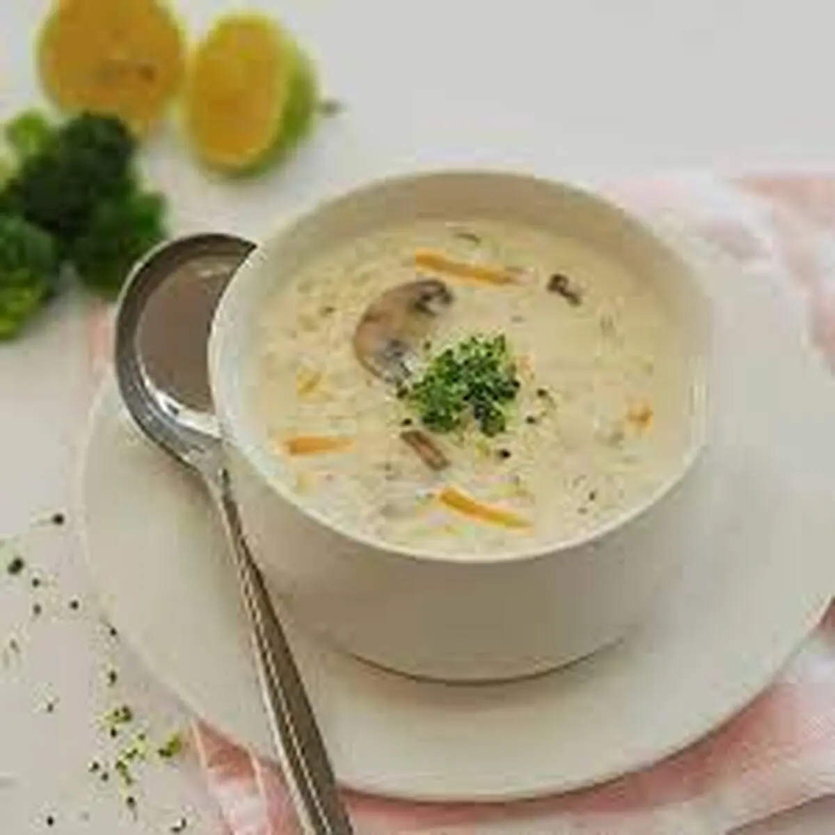 طرز تهیه سوپ جو سفید با مرغ غذای ساده و رژیمی