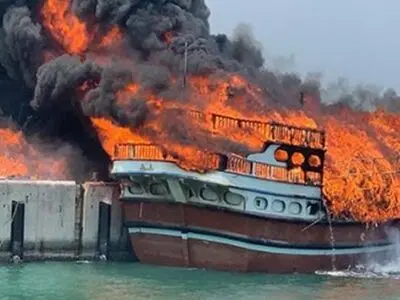 حریق لنج‌ها در بندر سلخ قشم  به 13 فروند رسید/ آتش‌سوزی همچنان ادامه دارد