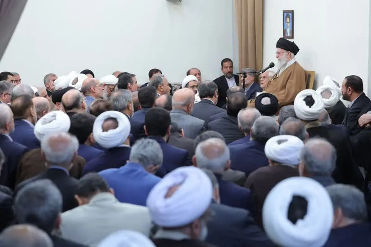 قائد الثورة: تم اتخاذ خطوة المحادثات ونفذت مراحلها الأولى بشكل جيد/ الخطوط الحمراء واضحة لنا وللطرف المقابل ويجب اتخاذ الخطوات القادمة بدقة