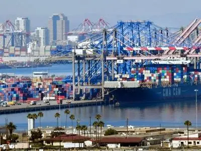 صادرات و واردات ۱۸۵ هزار تن کالا در جنگ تحمیلی از مبادی اصفهان