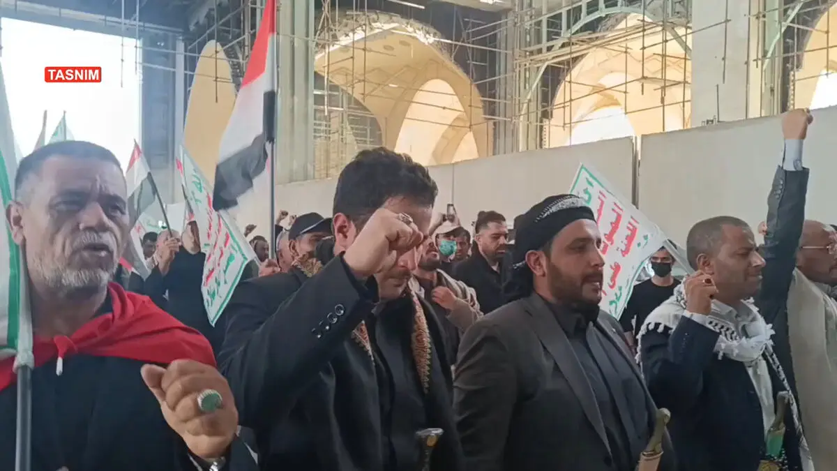 کاروانی از عزاداران عراقی با شعار الموت اسرائیل و الموت آمریکا وارد صحن مصلی تهران شدند + فیلم