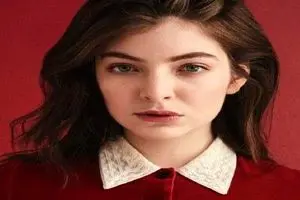  حذف صدای خواننده مشهور نیوزیلندی توسط صهیونیست‌ها پس از حمایت از فلسطین