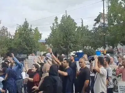تجمع متقاضیان مسکن ملی لاکان رشت در اعتراض به افزایش آورده و تأخیر در تحویل واحدها