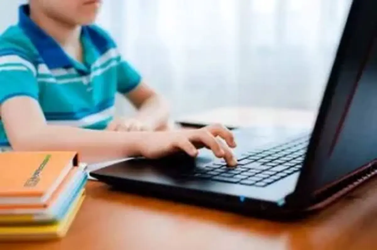 چه کار کنیم تا حواس کودک در کلاس آنلاین پرت نشود؟