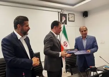 تفاهمنامه همکاری ملی و بین المللی اتاق بازرگانی ایران و کانون جهانگردی و اتومبیلرانی امضا شد