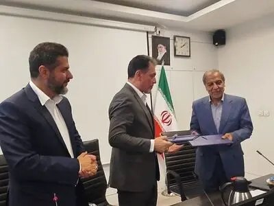 تفاهمنامه همکاری ملی و بین المللی اتاق بازرگانی ایران و کانون جهانگردی و اتومبیلرانی امضا شد