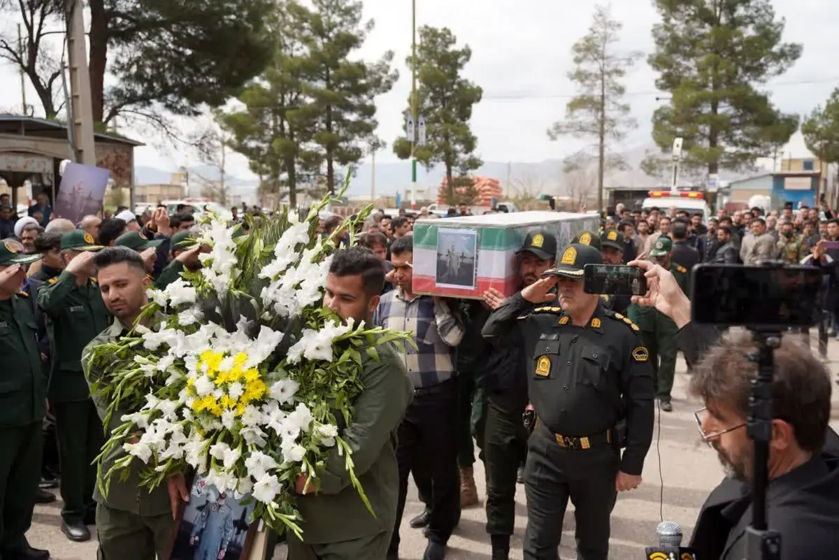 آیین تشییع و تدفین پیکر مطهر پنج شهید حمله هوایی در بروجرد
