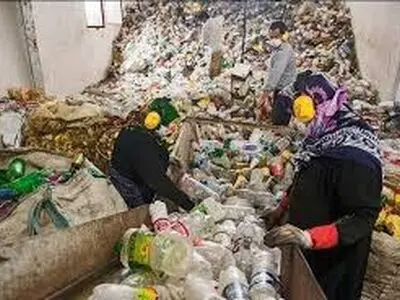 کارگران پسماند صفیره اهواز مقابل سازمان پسماند تجمع کردند 