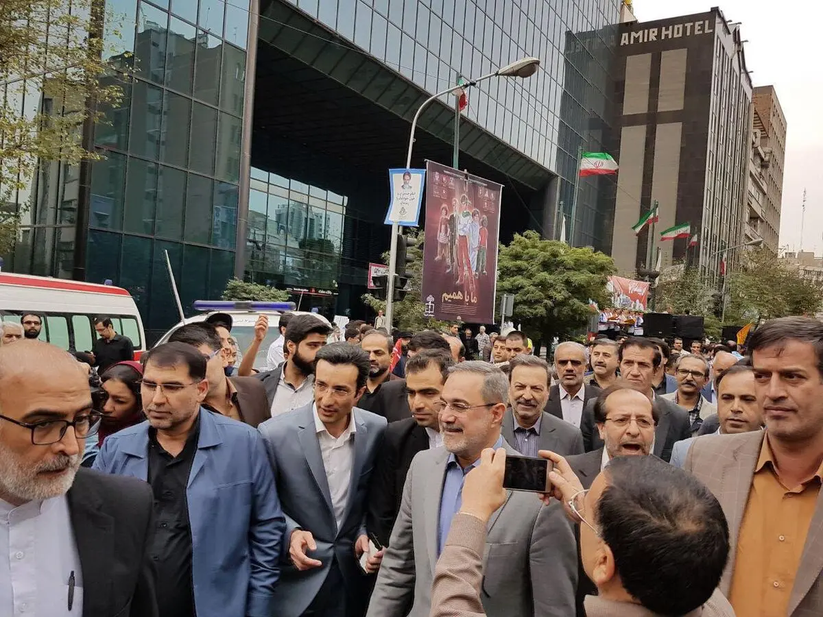 حضور وزیر آموزش و پرورش در راهپیمایی ۱۳ آبان 