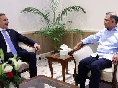 فیدان با نخست وزیر بنگلادش دیدار کرد
