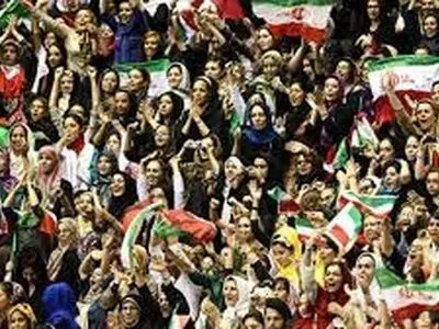 تابوی حضور بانوان در رشت شکسته شد (عکس)