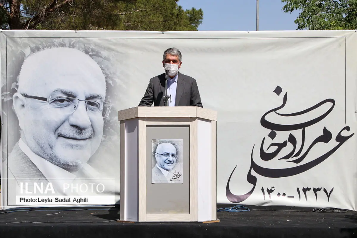 در شرایطی که منجیق فلک صد فتنه می‌بارید مرادخانی از پس کارهای شجاعانه برآمد/ کمتر کسانی هم پا در حاکمیت دارند و هم فضای مدنی و مدیریتی را در جامعه بسط می‌دهند/ او برای اصحاب فرهنگ و هنر مشاوری امین و بی‌منت بود 