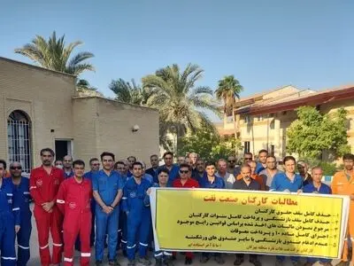 تجمع اعتراضی کارکنان رسمی نفت منطقه بهرگان