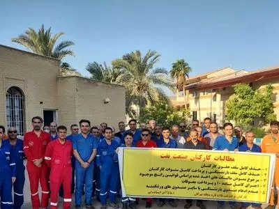 تجمع اعتراضی کارکنان رسمی نفت منطقه بهرگان