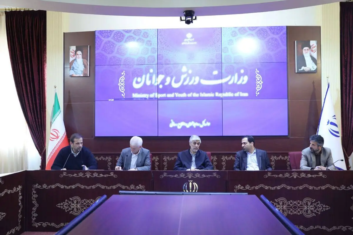 برگزاری جلسه اخذ مجوز حرفه‌ای سرخابی‌ها با حضور وزیر ورزش و جوانان