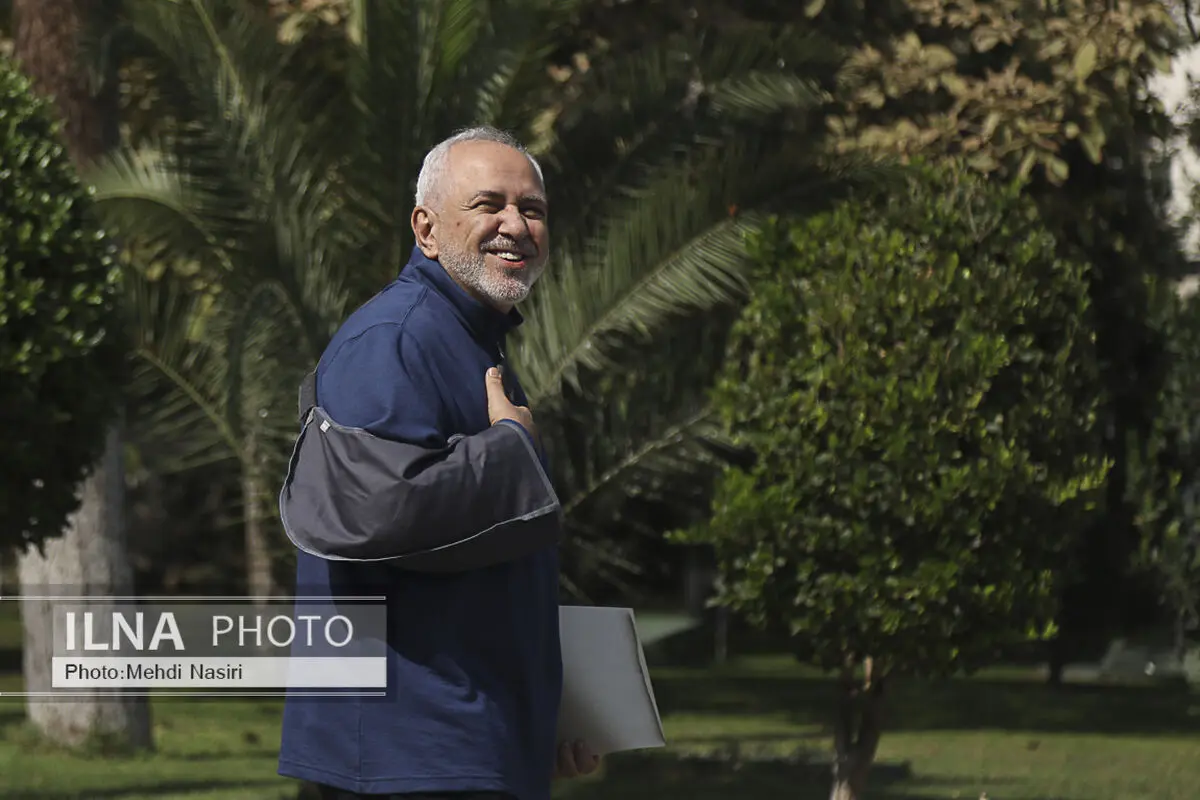 ظریف حساب‌های تلگرام و واتساپ خود را غیرفعال کرد