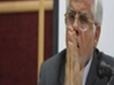 عارف به تماشای " باغ دلگشا " نشست