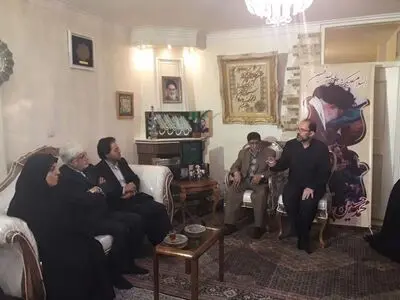 دیدار جمعی از نمایندگان تهران با خانواده شهید حدادیان
