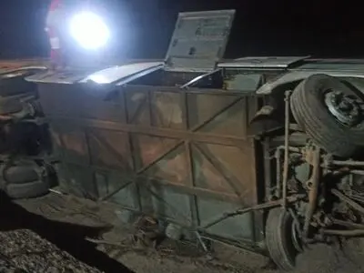 واژگونی اتوبوس مسافربری در محور زاهدان ـ بم / ۲۶ نفر مصدوم شدند