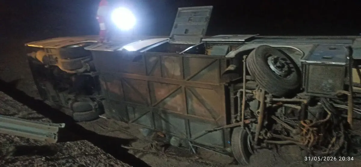 واژگونی اتوبوس مسافربری در محور زاهدان ـ بم / ۲۶ نفر مصدوم شدند