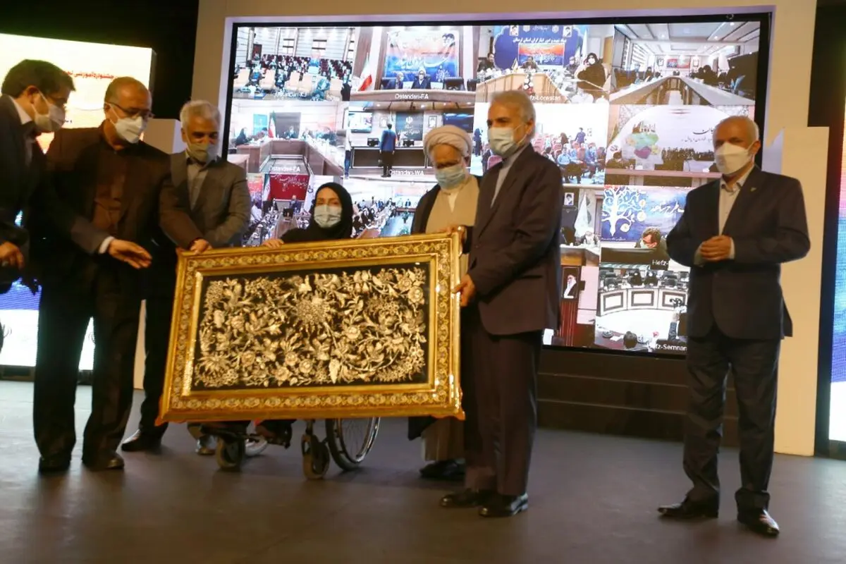 تقدیر از رئیس سازمان برنامه و بودجه برای خدمت رسانی به جامعه ایثارگری