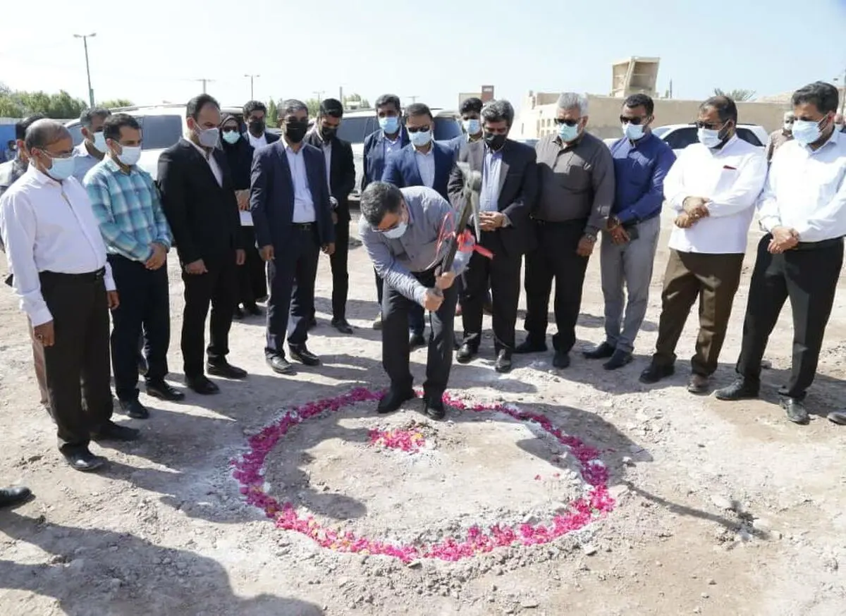 بازارچه ملوانی بندرلنگه کلنگ زنی شد