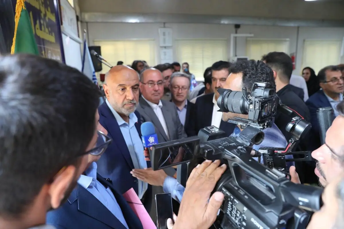 سیاست دولت در عرضه کالابرگ تغییر نکرده است/ فروشگاه‌های کوچک و بزرگ همچنان عرضه‌کننده کالابرگ هستند