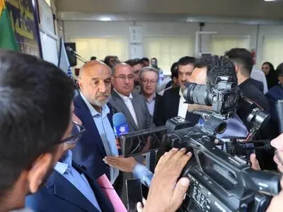 سیاست دولت در عرضه کالابرگ تغییر نکرده است/ فروشگاه‌های کوچک و بزرگ همچنان عرضه‌کننده کالابرگ هستند