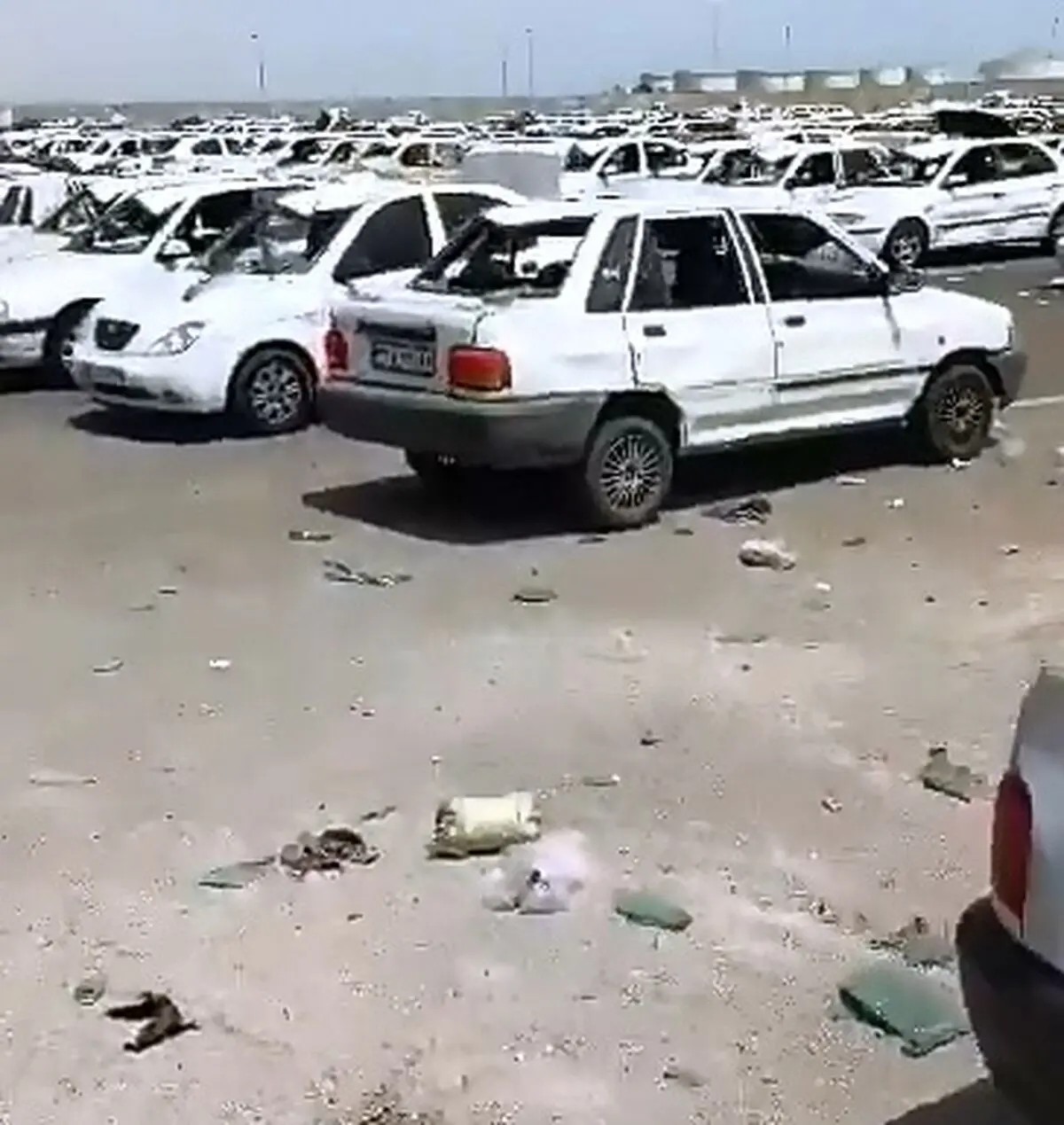 ویدیویی از حجم تخریب خودروهای شخصی اطراف محل حادثه