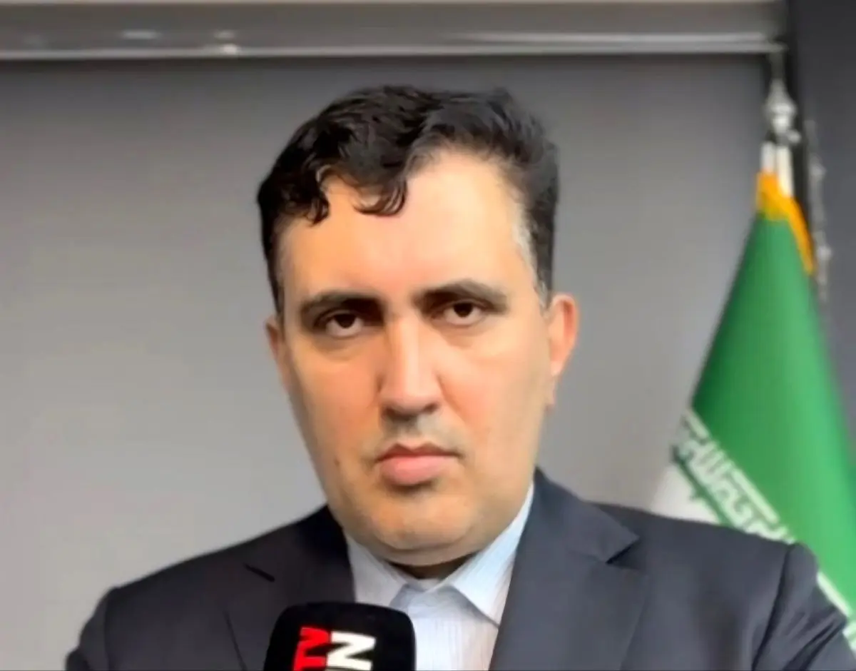 بارگیری نهاده‌های دامی برای تحویل به مرغداران و دامداران