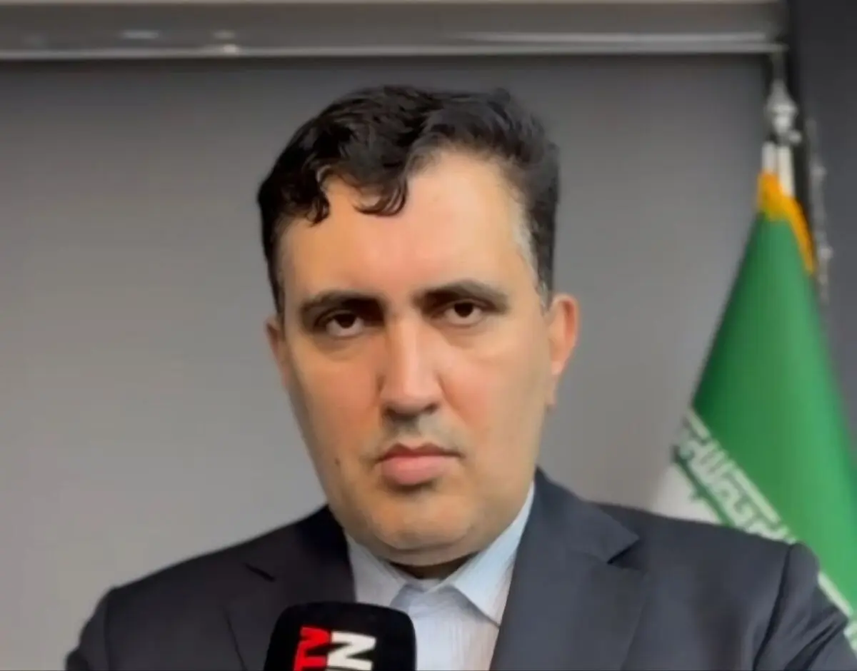 بارگیری نهاده‌های دامی برای تحویل به مرغداران و دامداران