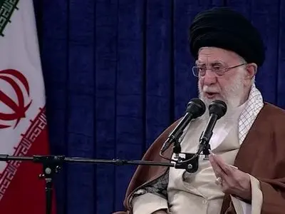 قائد الثورة: على الحکومة والمجلس الثوري متابعة مکافحة تنین الفساد ذي السبعة رؤوس